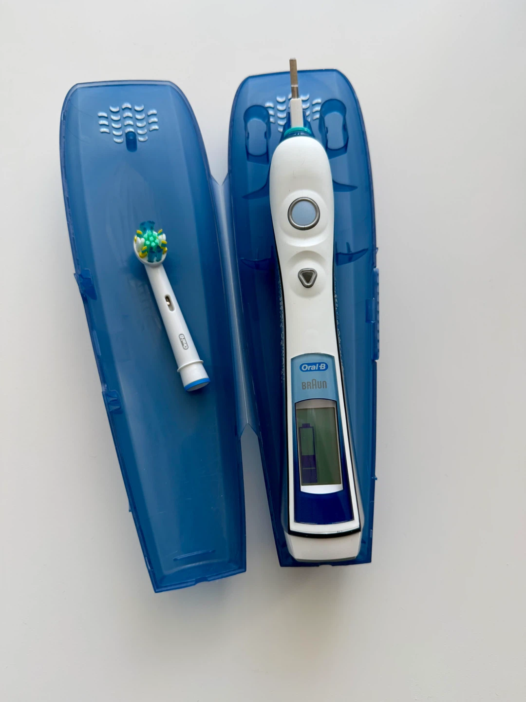Oral-B Braun Electric Toothbrush with Travel Case