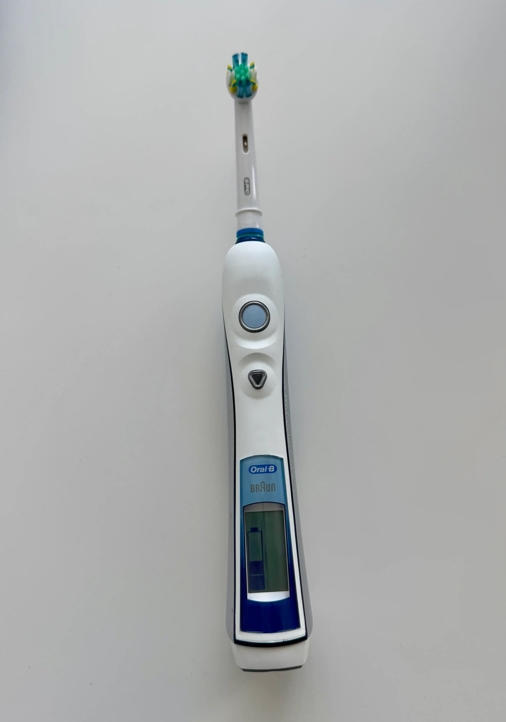 Oral-B Braun Electric Toothbrush with Travel Case - photo 2