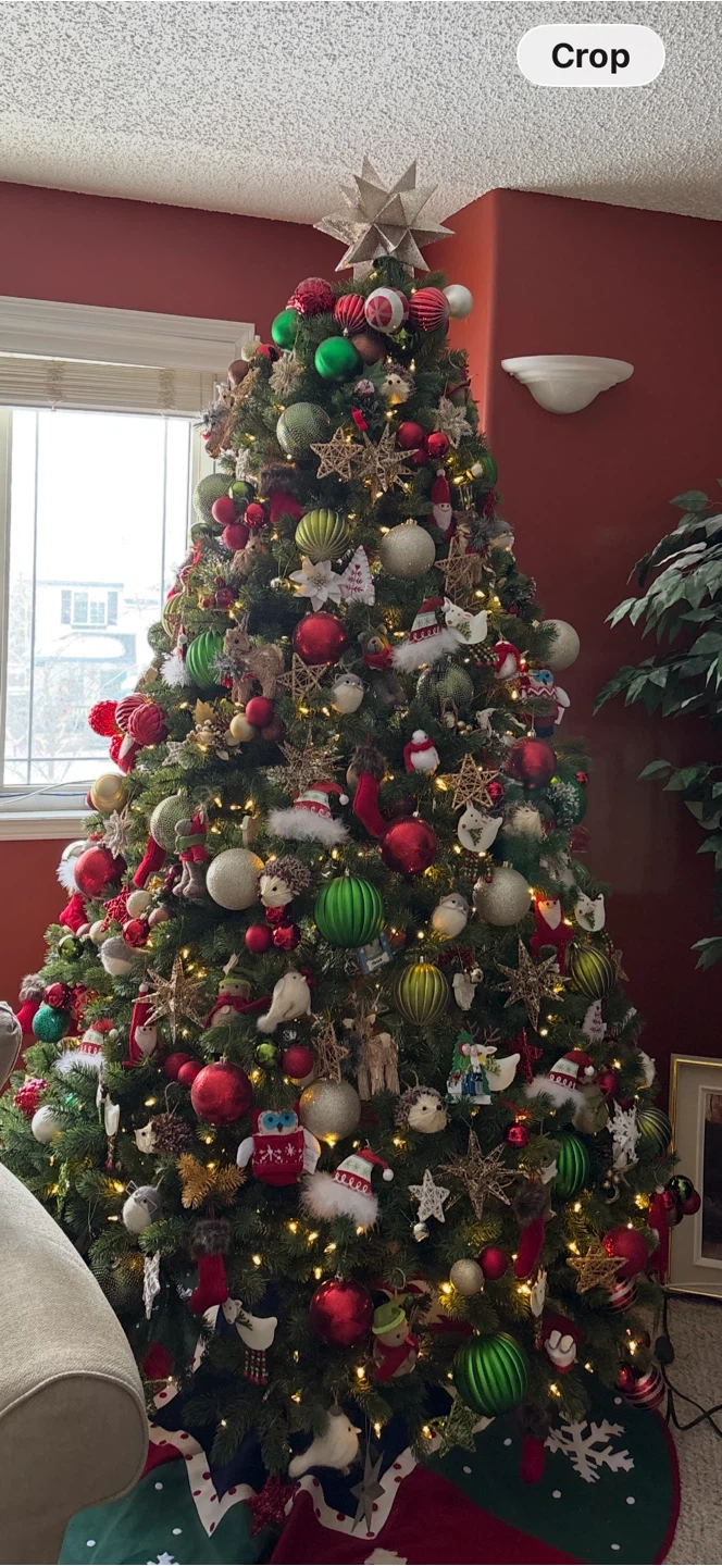 Pre-lit Artificial Christmas Tree with Ornaments