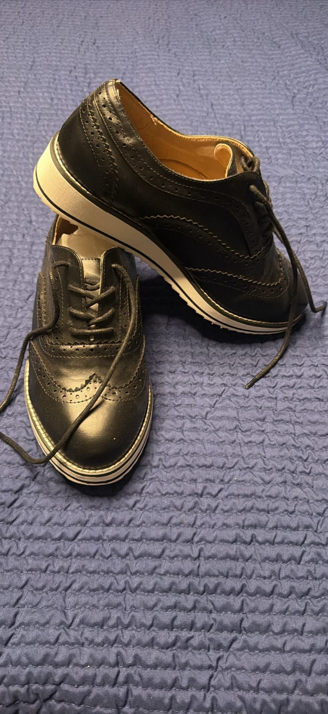 Woman’s Shoes 10WW- practically new - photo 3