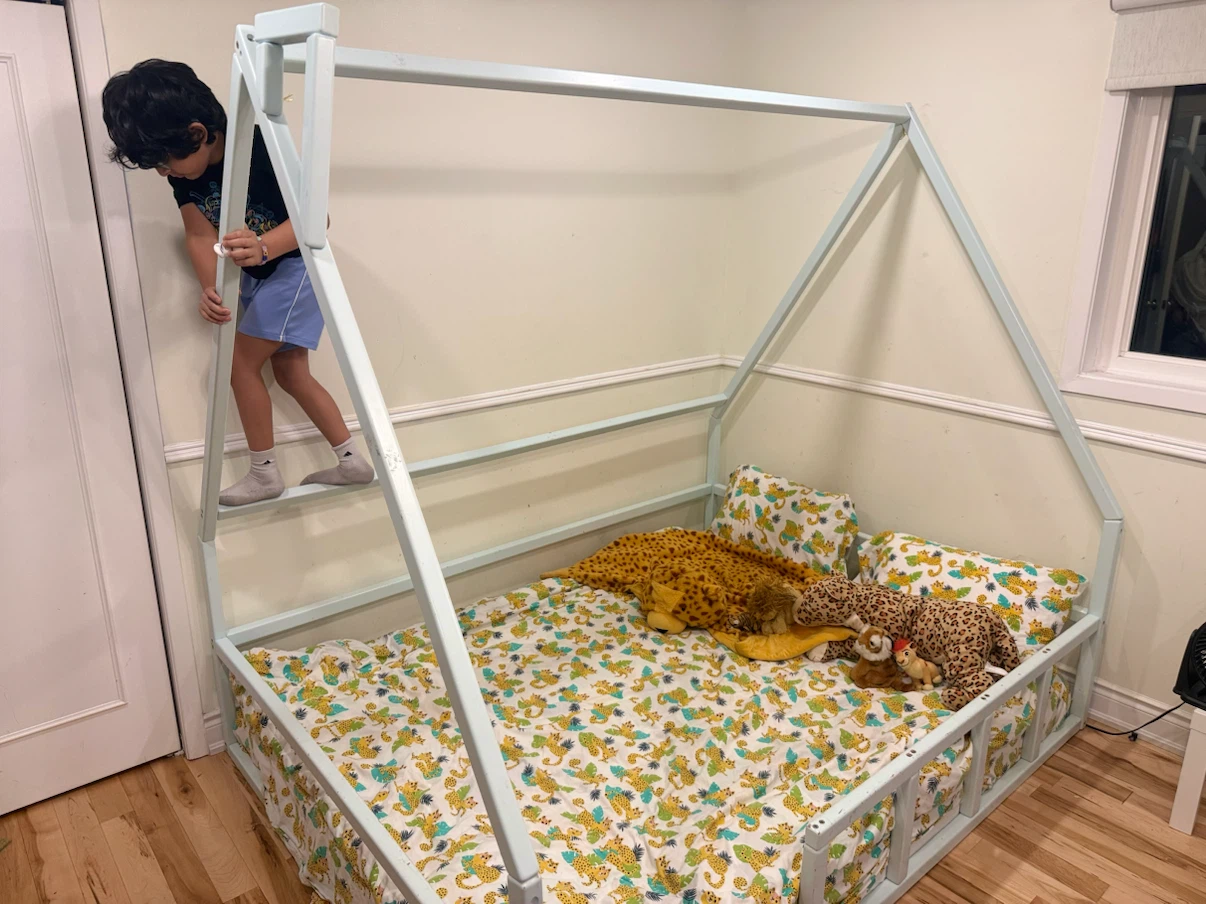 Handmade Floor Montessori Bed for kids - Queen