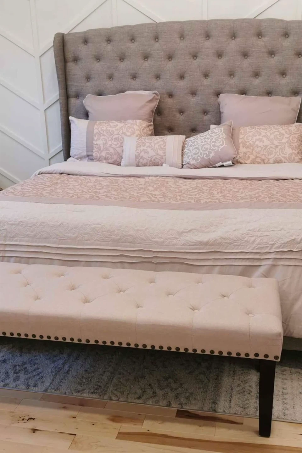 Stylish upholstered bench - photo 2
