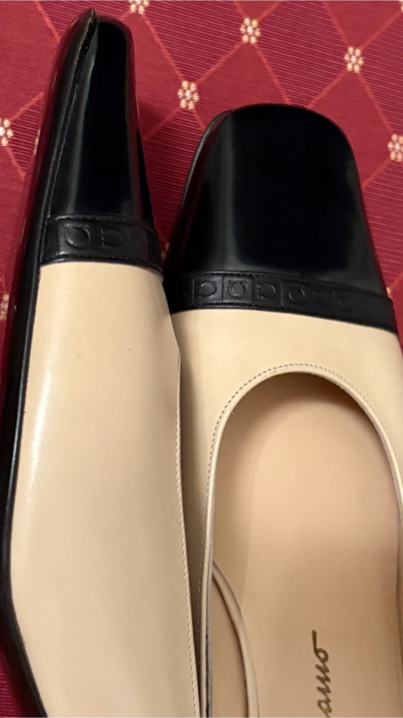 Salvatore Ferragamo Beige & Black Leather Cap Toe Heels Size 7.5