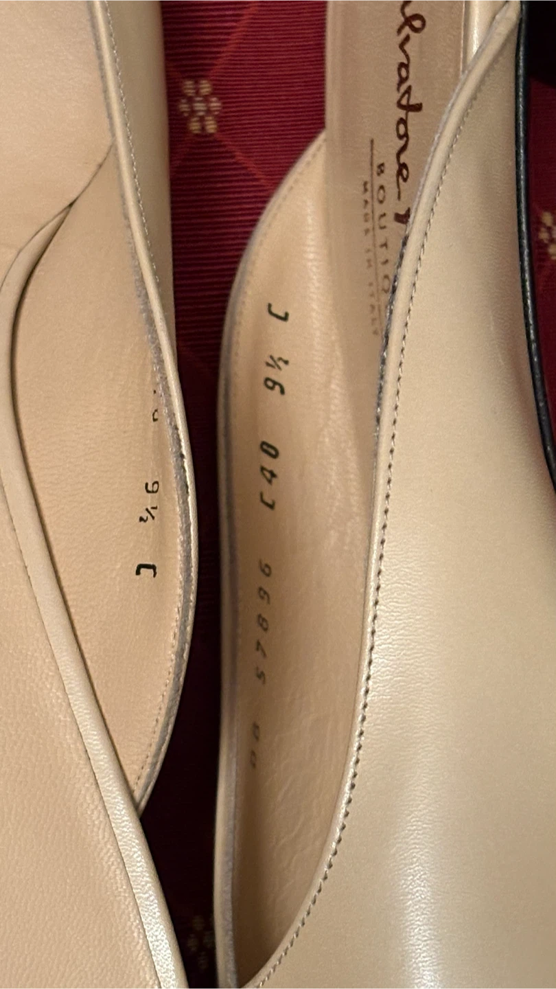 Salvatore Ferragamo Beige & Black Leather Cap Toe Heels Size 7.5 - photo 3