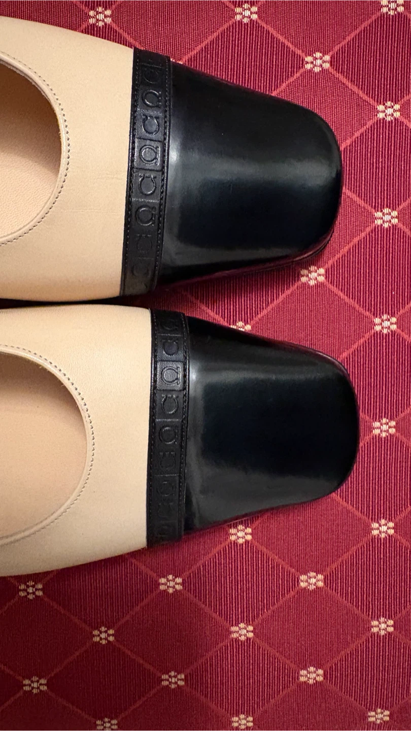 Salvatore Ferragamo Beige & Black Leather Cap Toe Heels Size 7.5 - photo 5