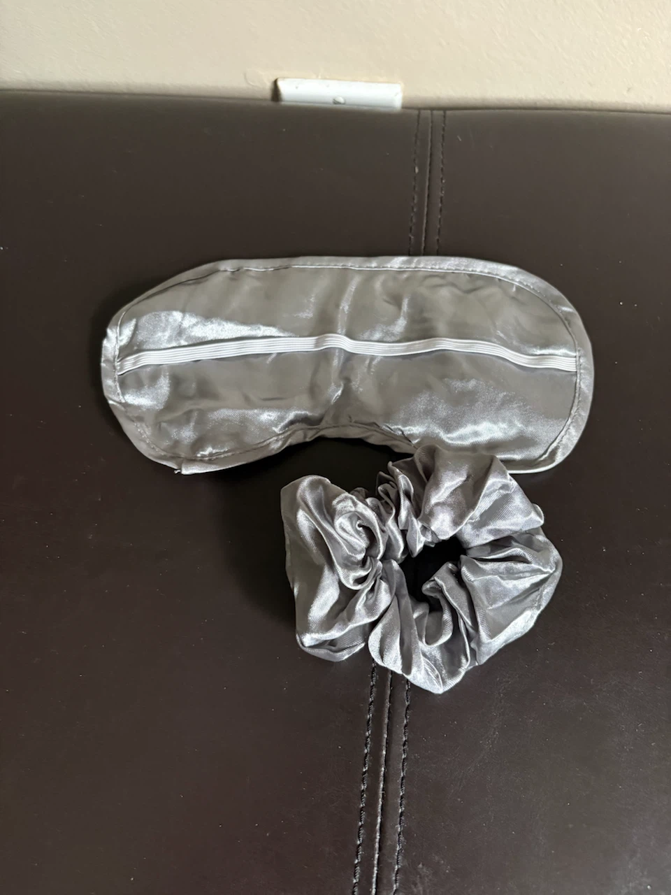 Silver Satin Eye Mask & Scrunchie Set - photo 2