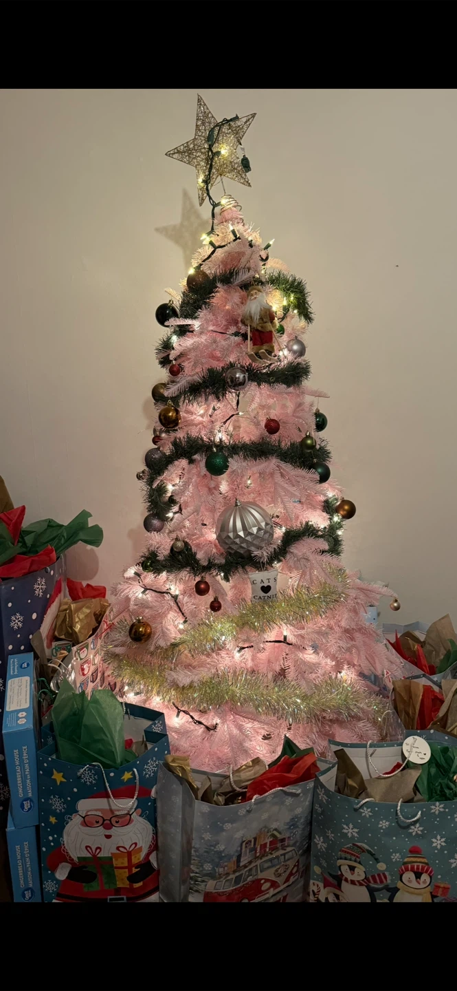Pink christmas tree !FREE! (ornament not included!!)