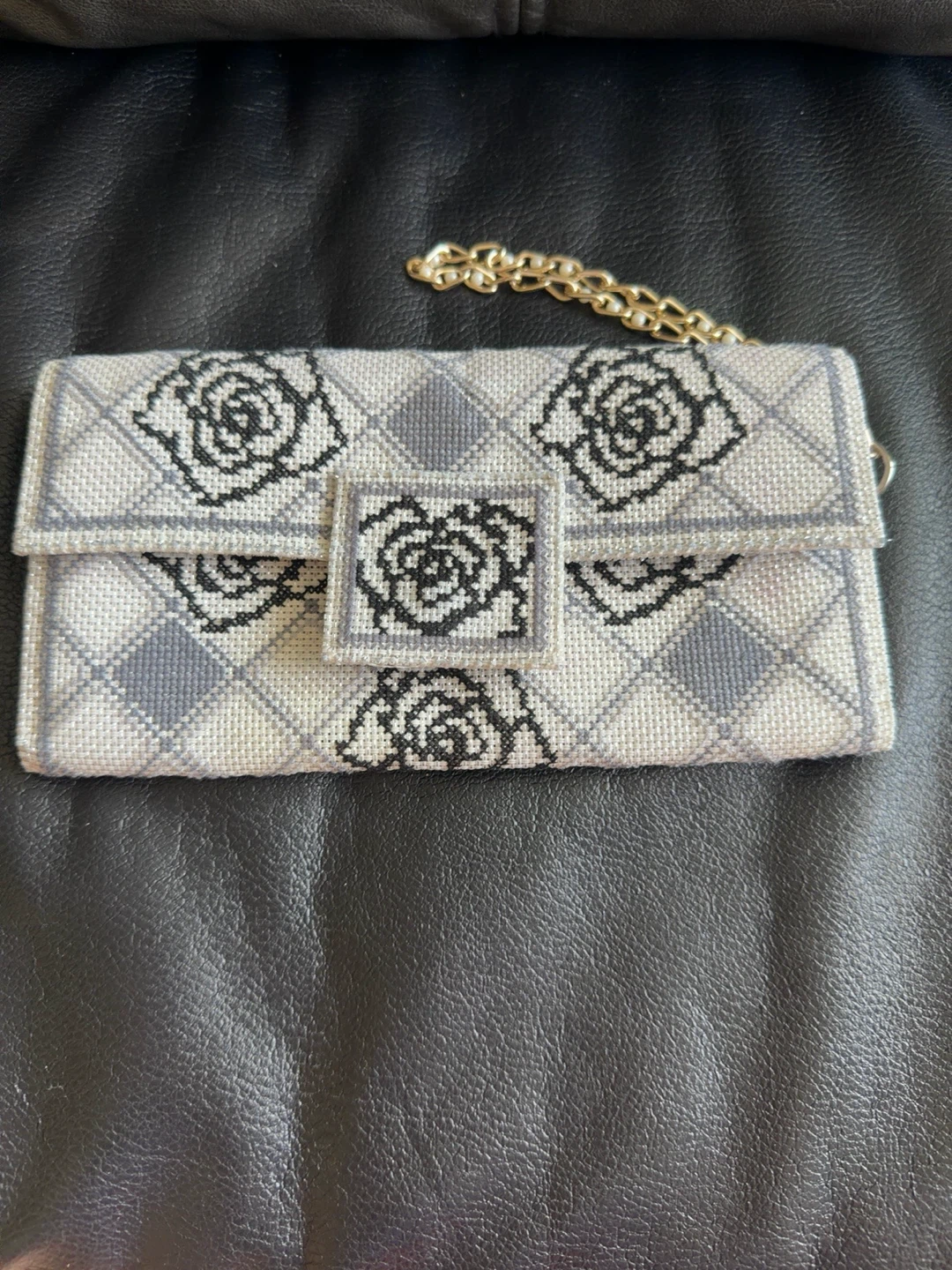 Handmade Needlepoint Clutch with Roses and Chain - photo 2
