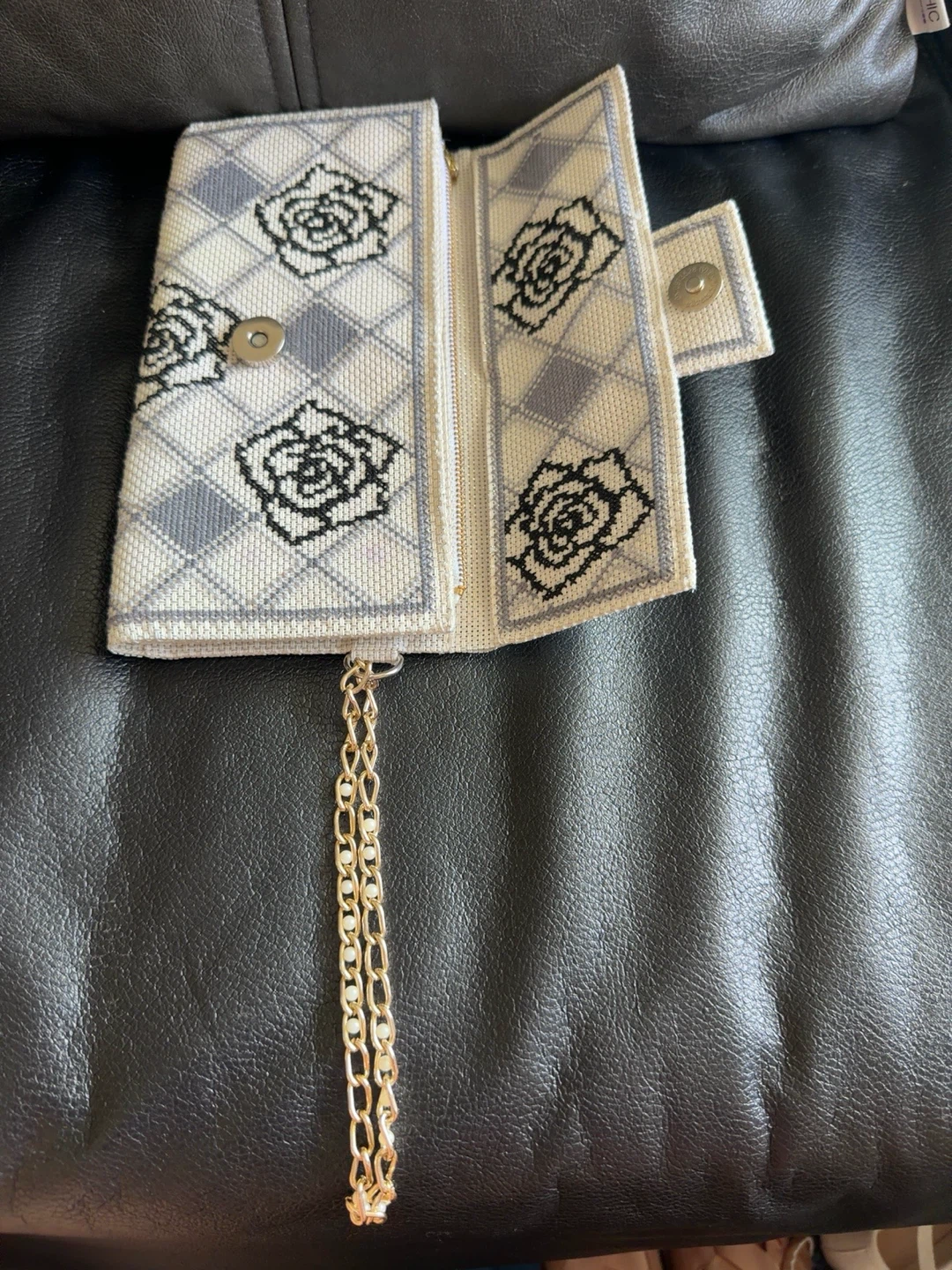 Handmade Needlepoint Clutch with Roses and Chain - photo 3