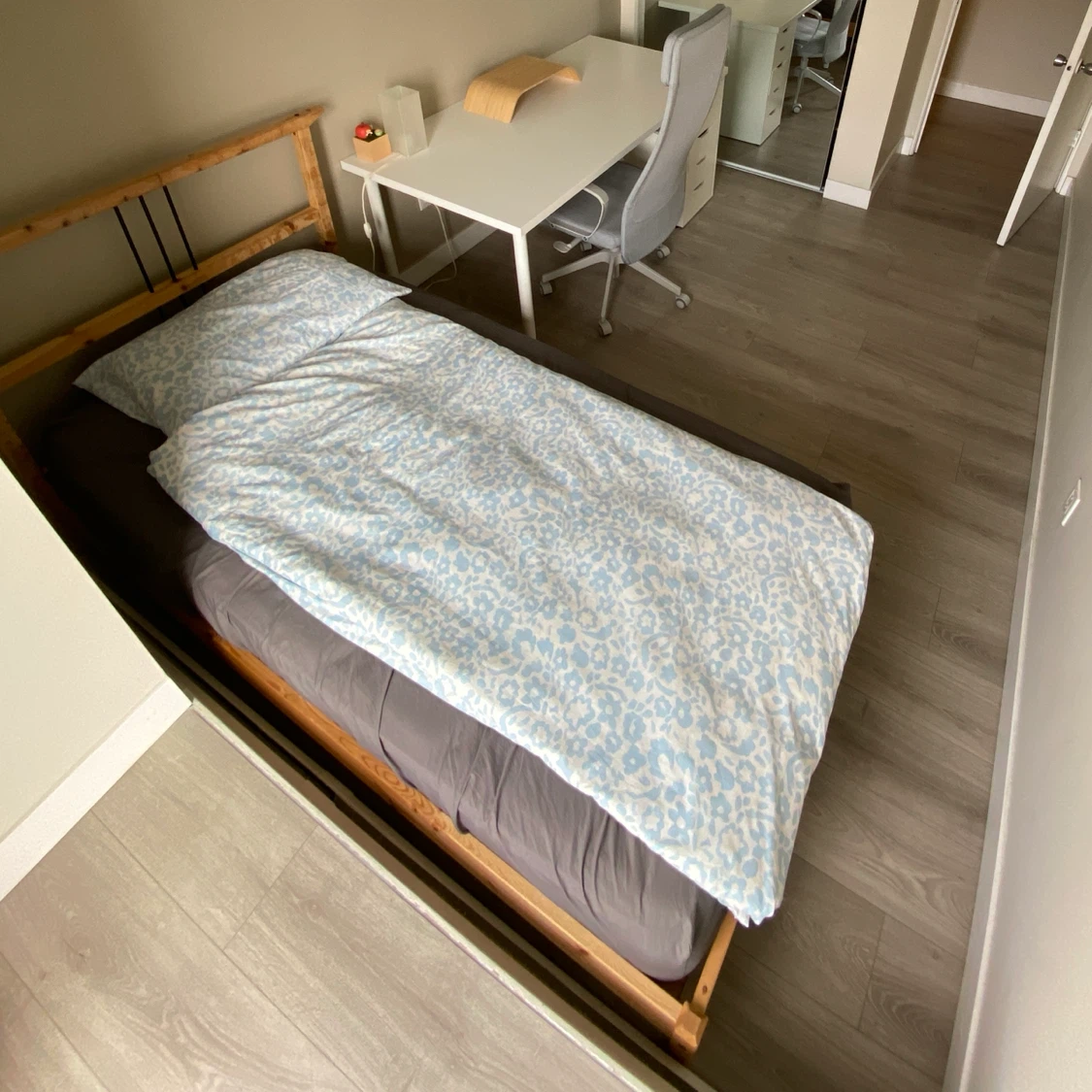 Wooden Twin Bed - photo 4