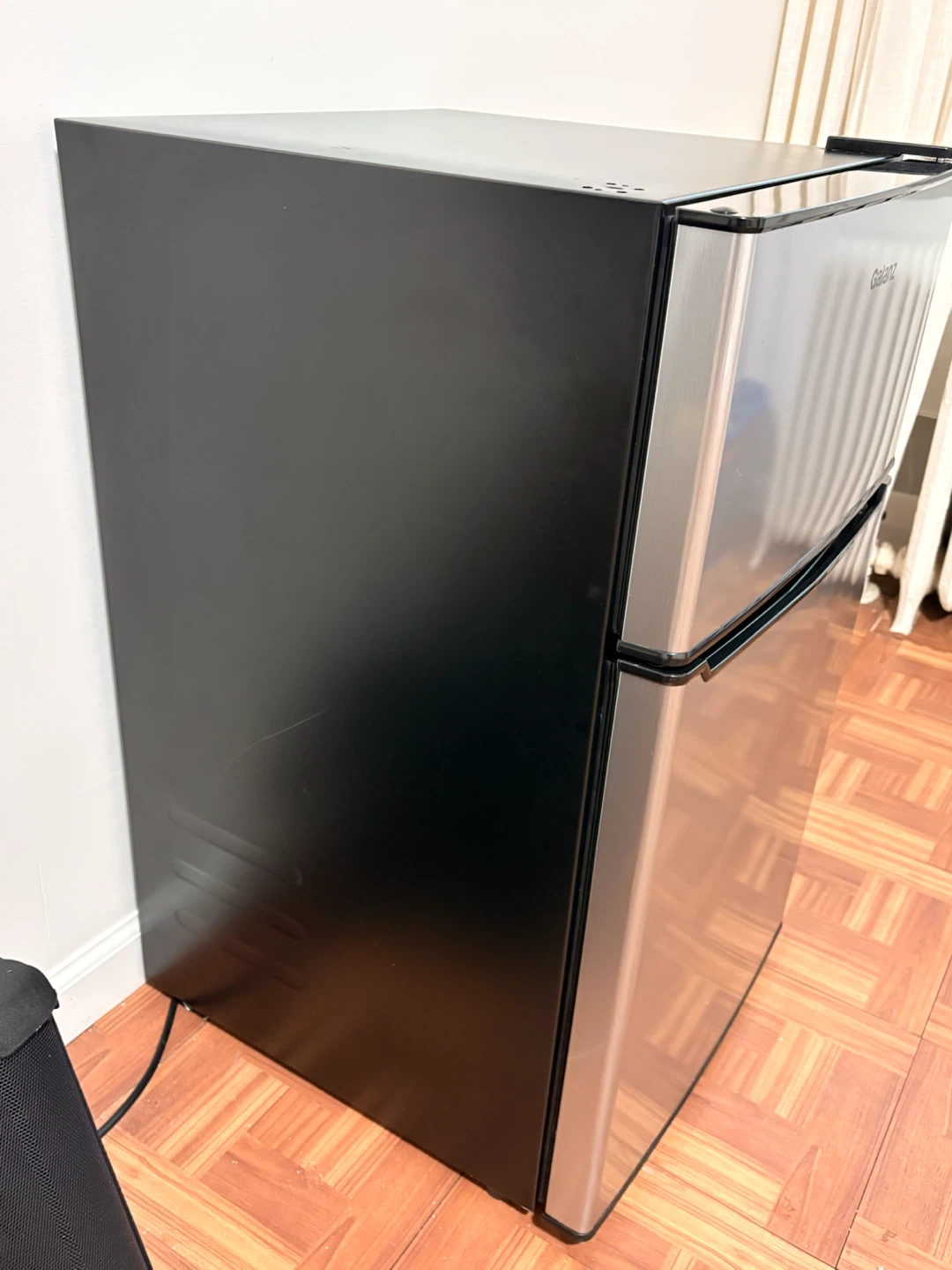 Galanz Mini Refrigerator - photo 2