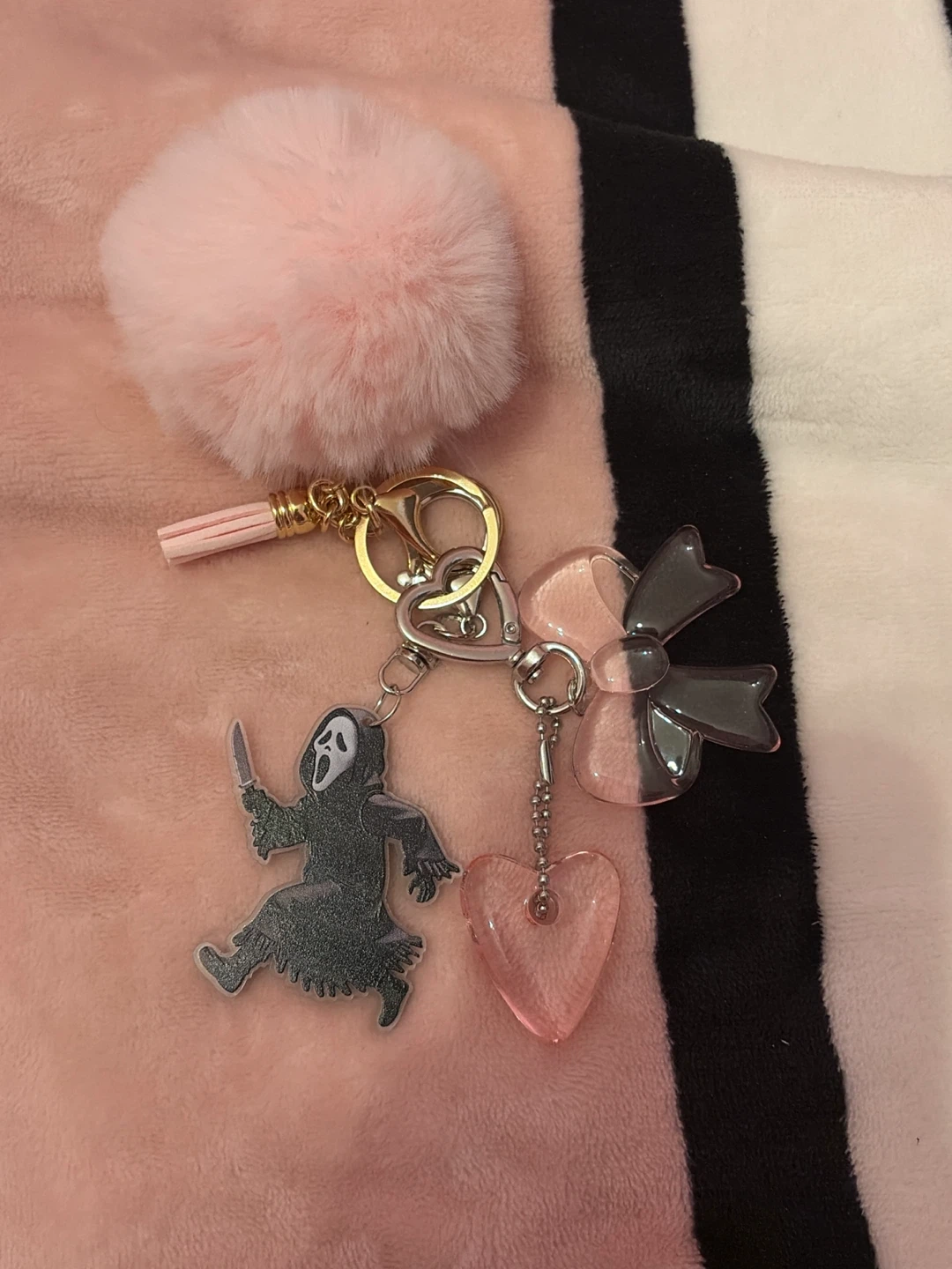 Ghostface & Pink Bow Keychain with Pom Pom - photo 2