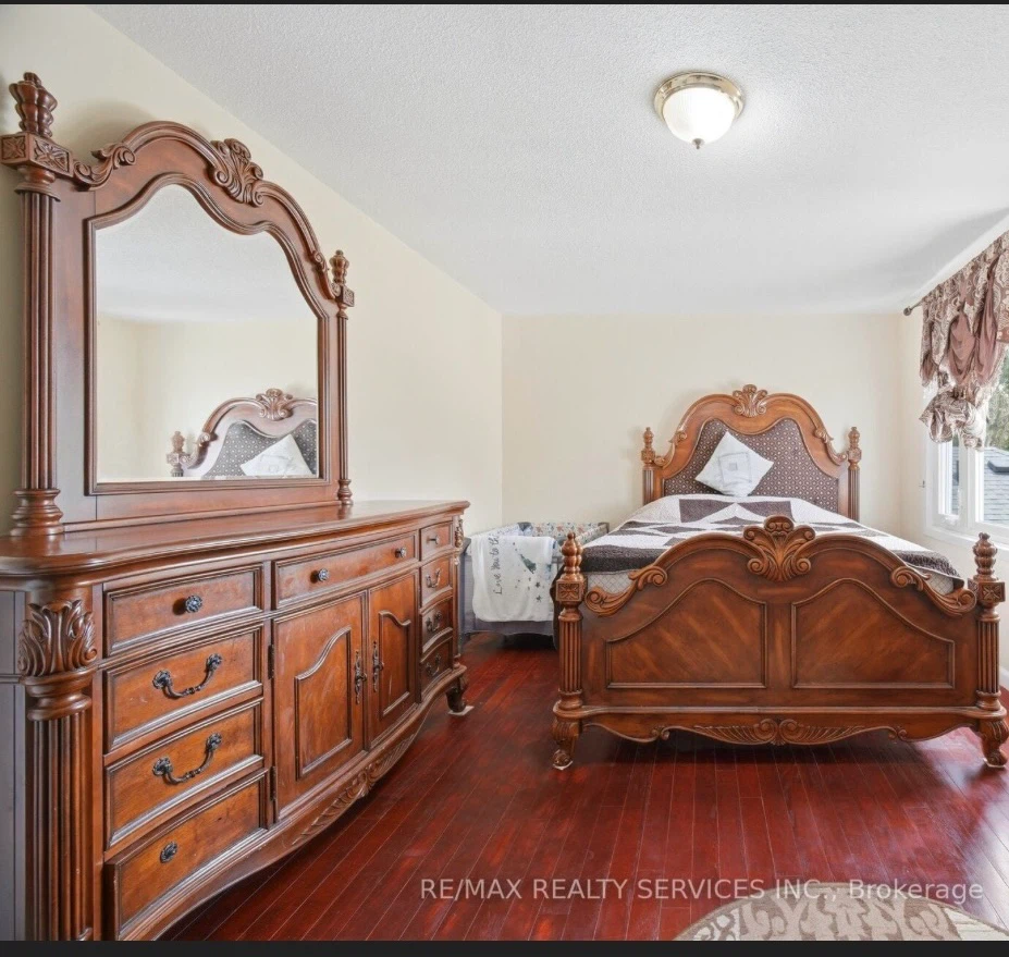 Used Queen bed and dresser solid wood set