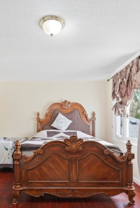 Used Queen bed and dresser solid wood set - photo 2