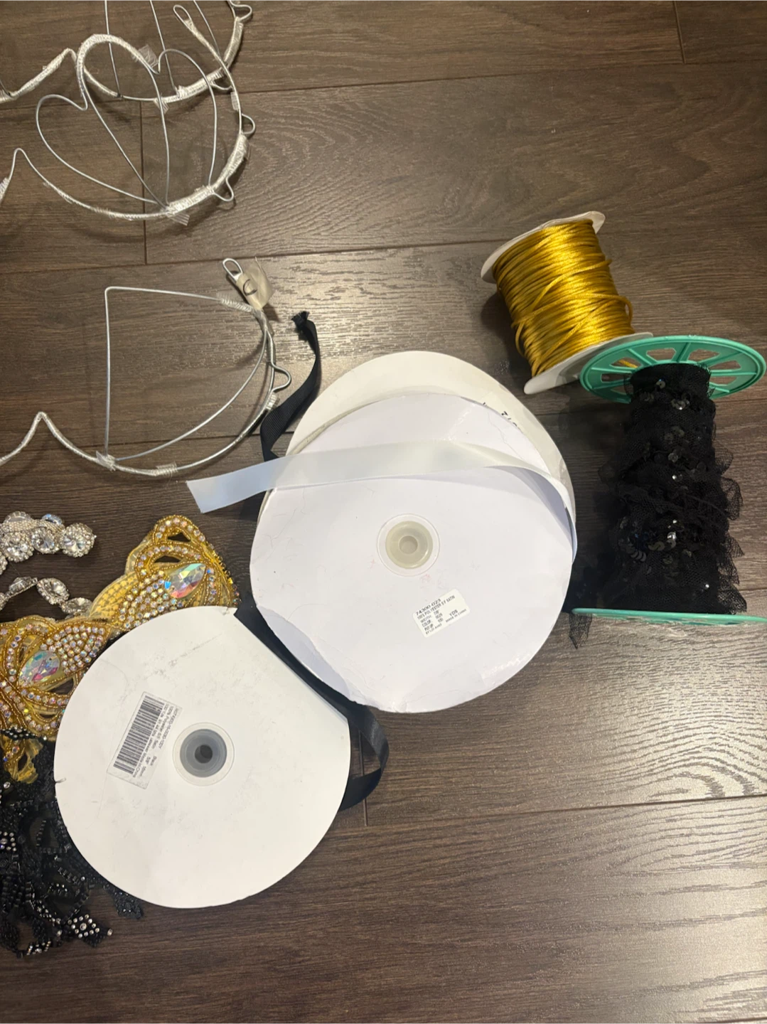 Wire bra frames + trim supplies - photo 3