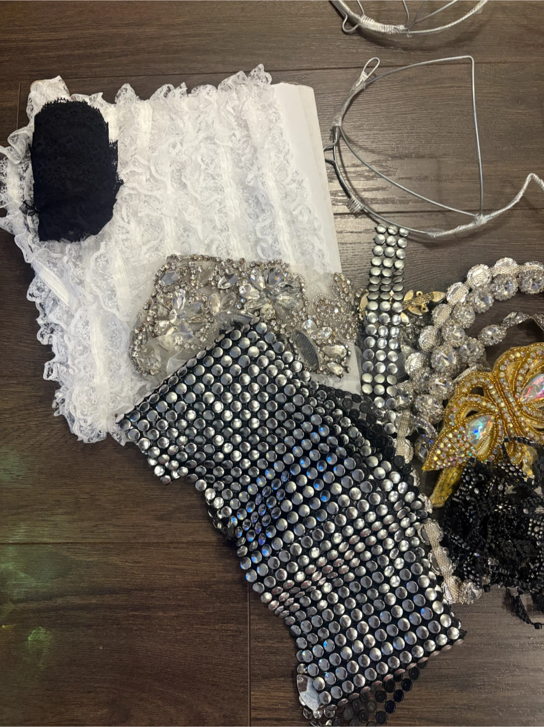 Wire bra frames + trim supplies - photo 4
