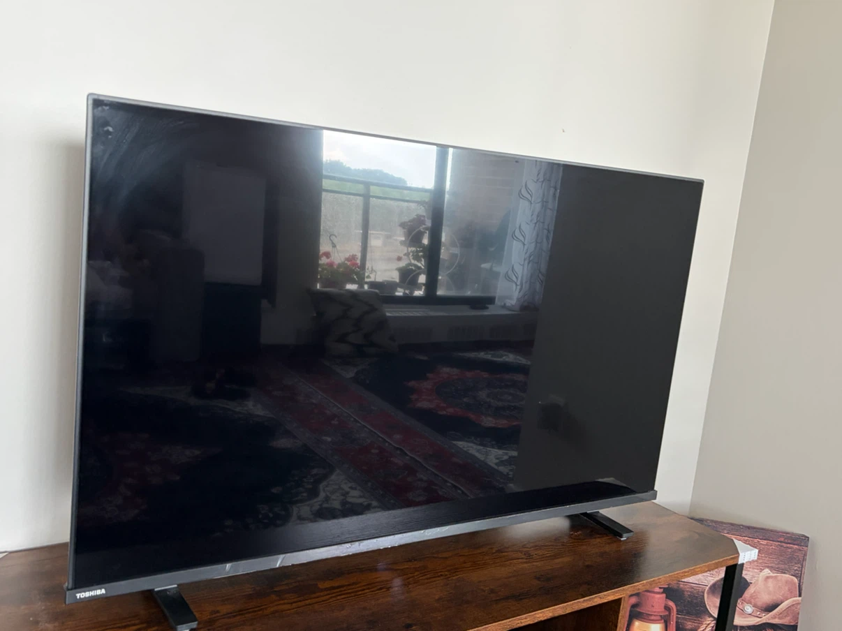 Toshiba 43" LED LCD TV - photo 2