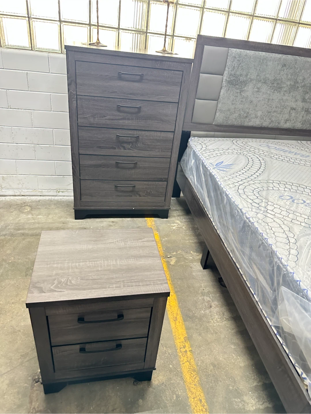 Royal Bedroom Set - Queen Bed, Dresser, Mirror, Nightstand - photo 2