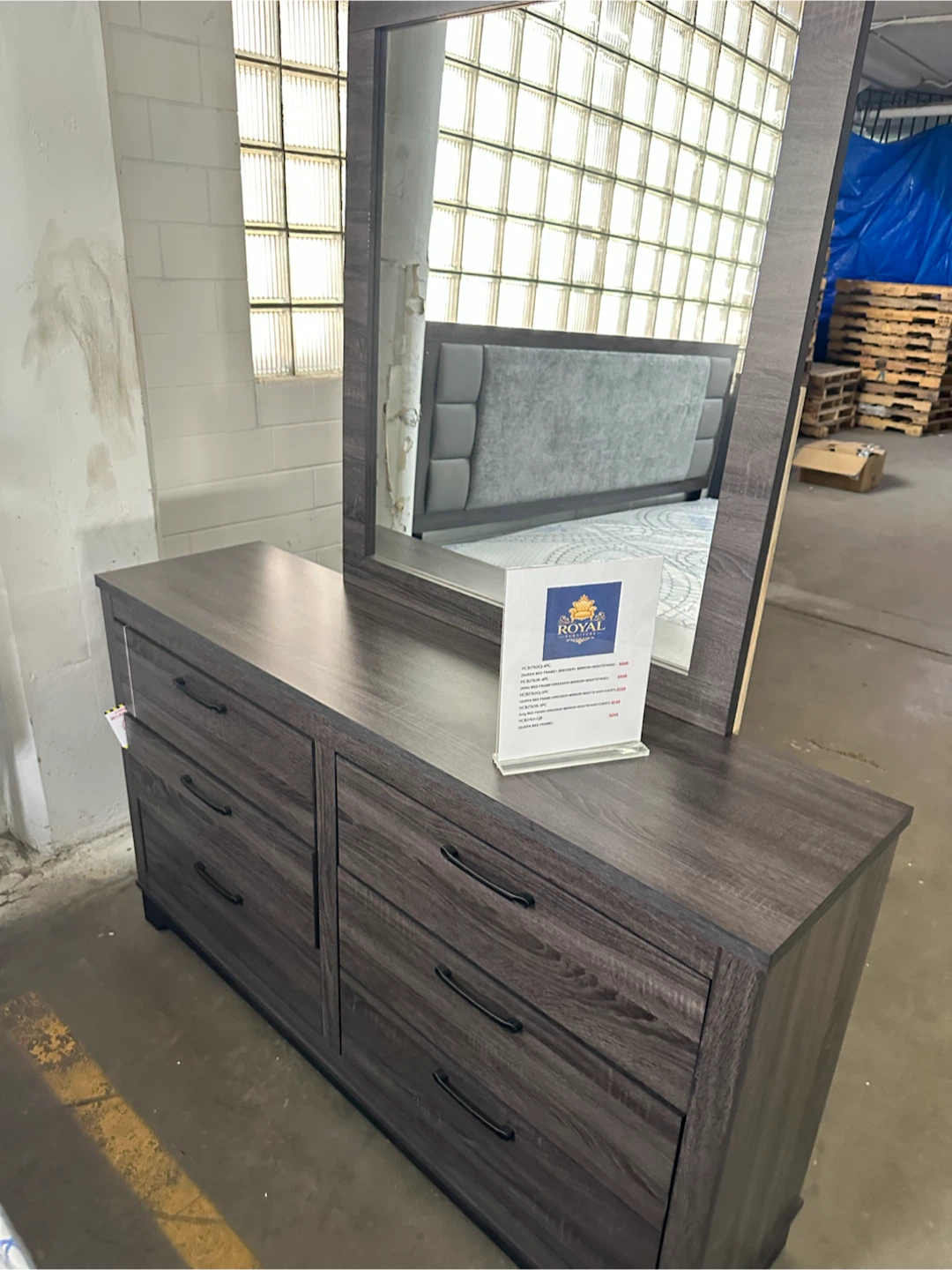 Royal Bedroom Set - Queen Bed, Dresser, Mirror, Nightstand - photo 3