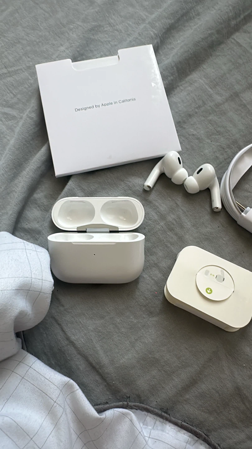 Apple AirPods Pro (2nd generation) - photo 2
