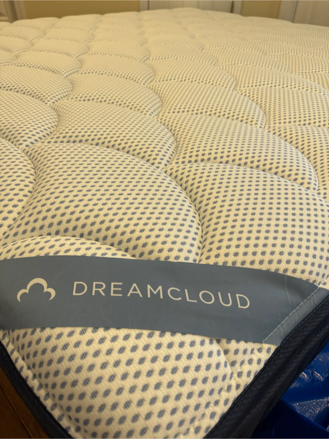 The DreamCloud Premier, King, Like New, Excellent Condition - photo 3