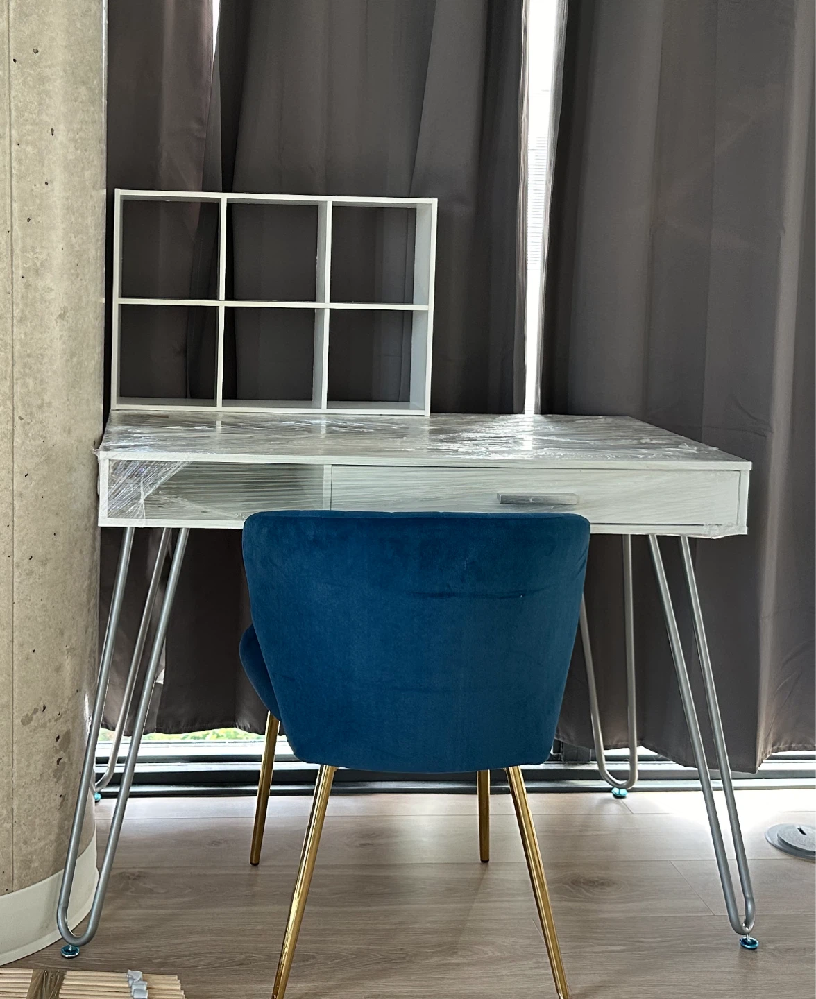 White Desk/vanity/Table - photo 2