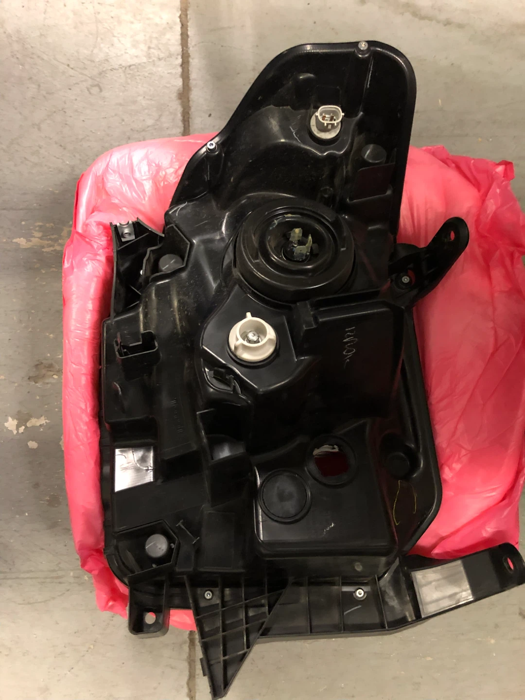 2015 Toyota Tundra Headlight Set - photo 3