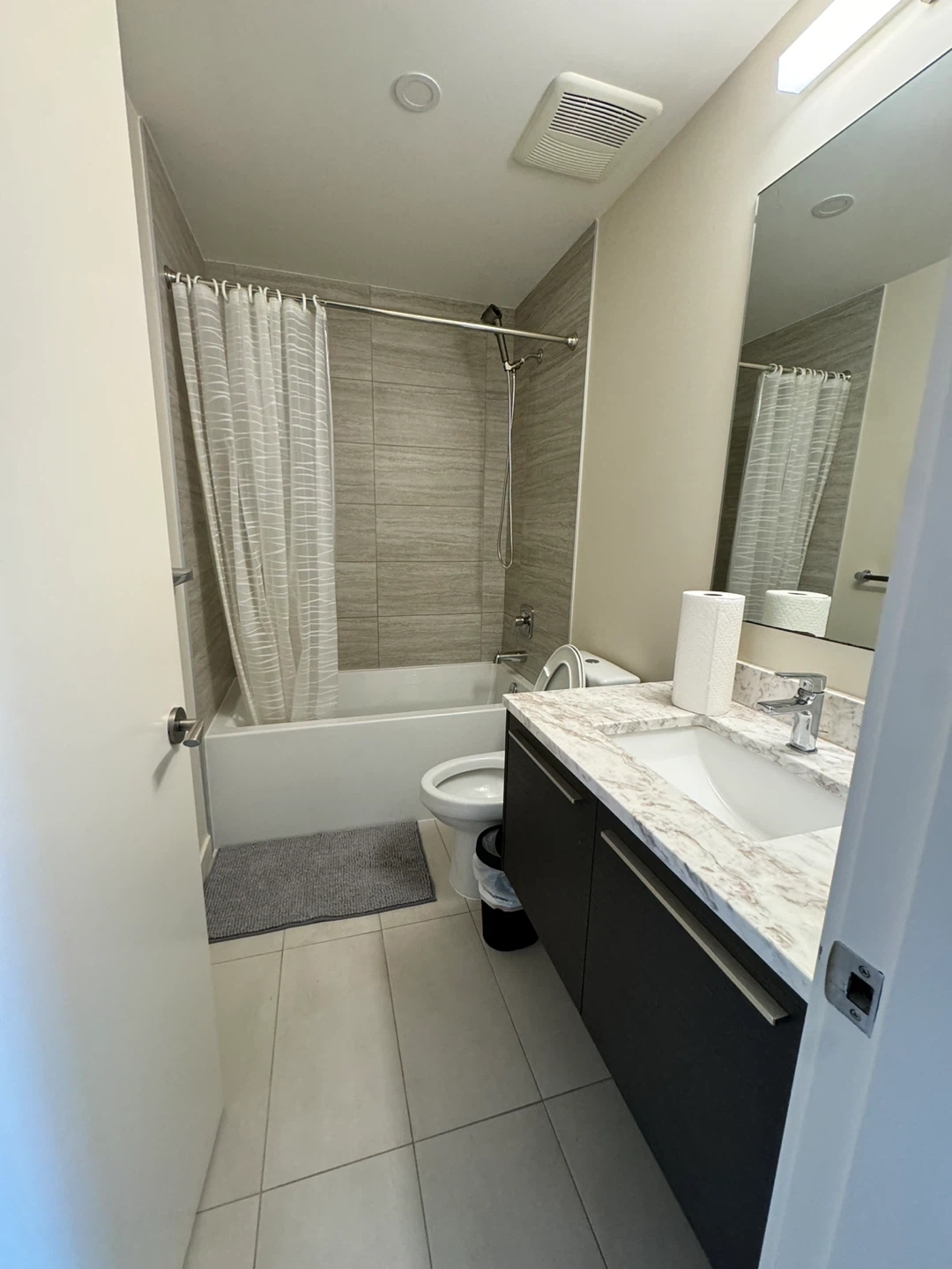 2 bed 2 bath - apartment - photo 2