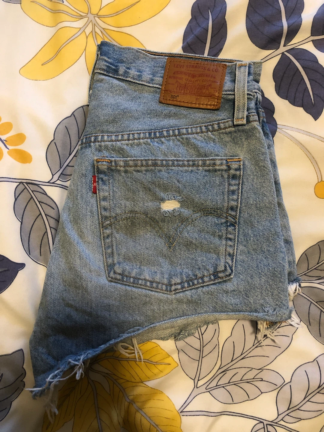 Levi’s 501 Distressed Shorts (size 26) - photo 3