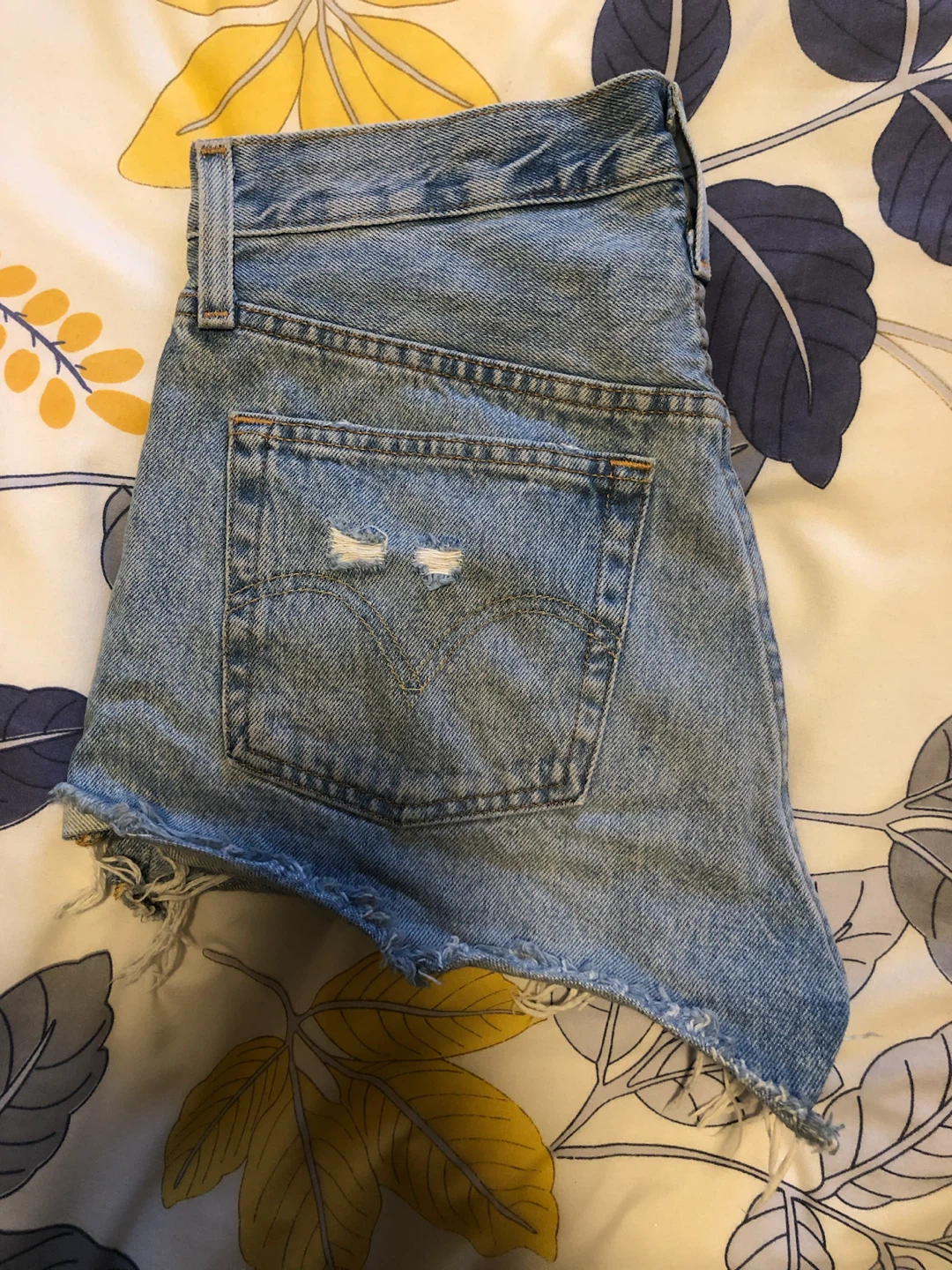 Levi’s 501 Distressed Shorts (size 26) - photo 4