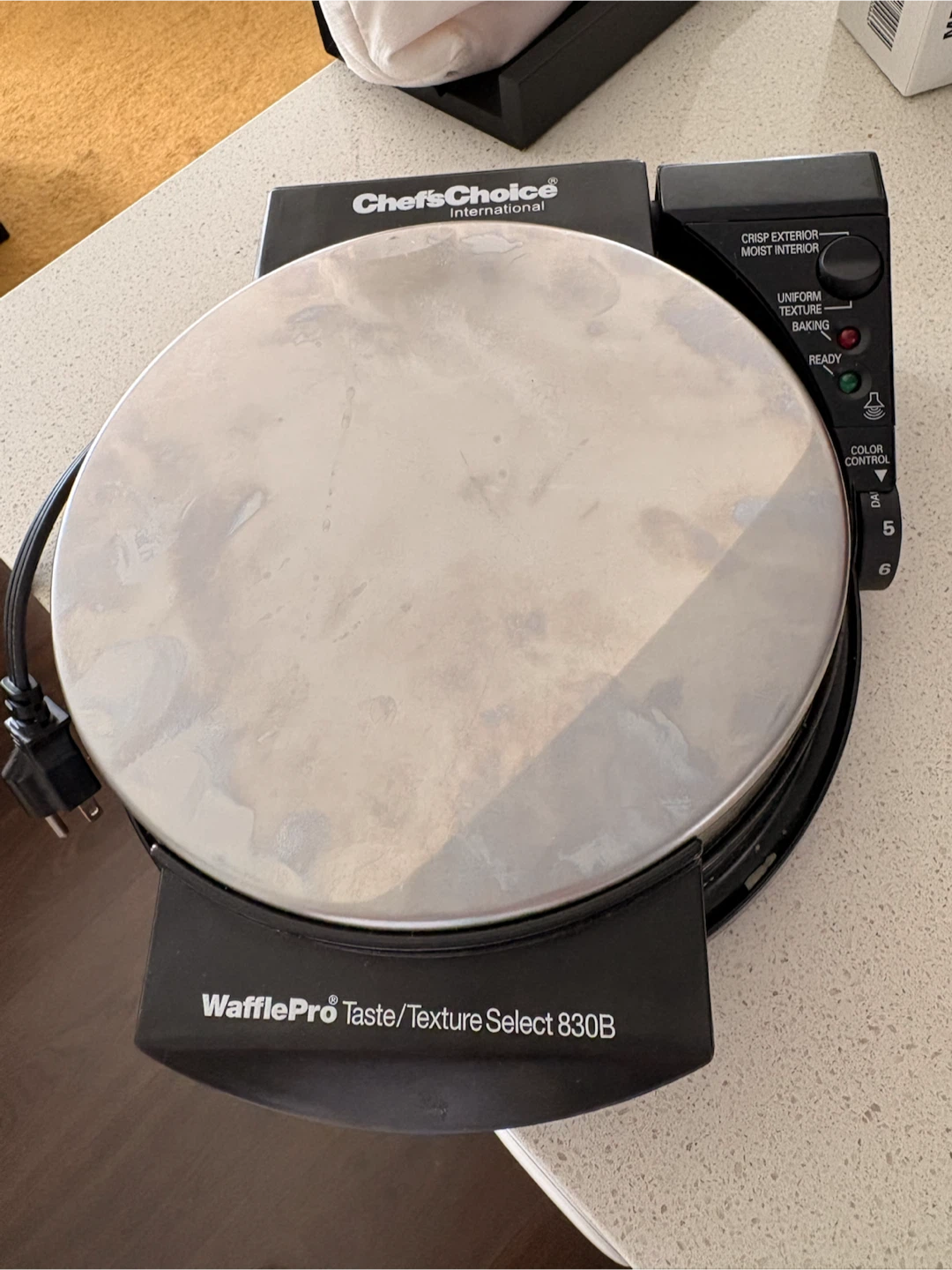 Chef'sChoice WafflePro Taste/Texture Select 830B Waffle Maker