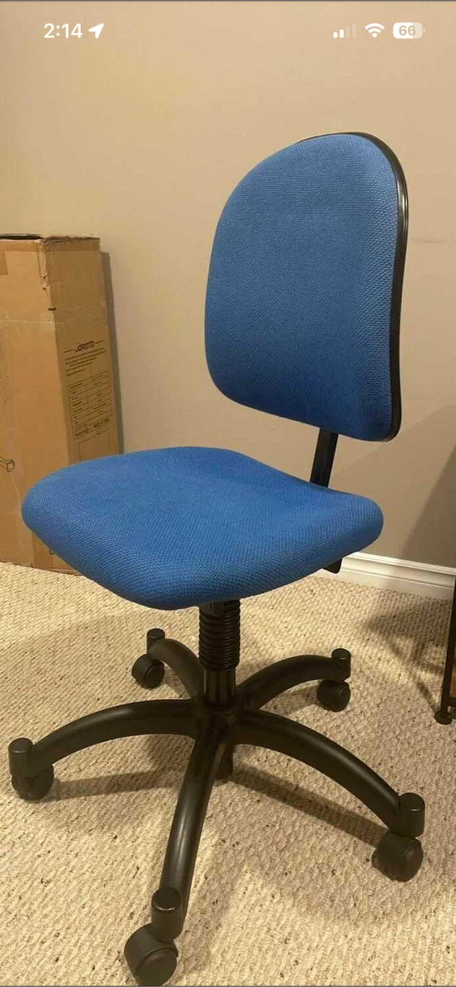 Adjustable task/office/student chair