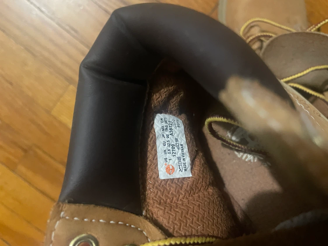 Timberland Classic Boots - Size 1 Youth - photo 2