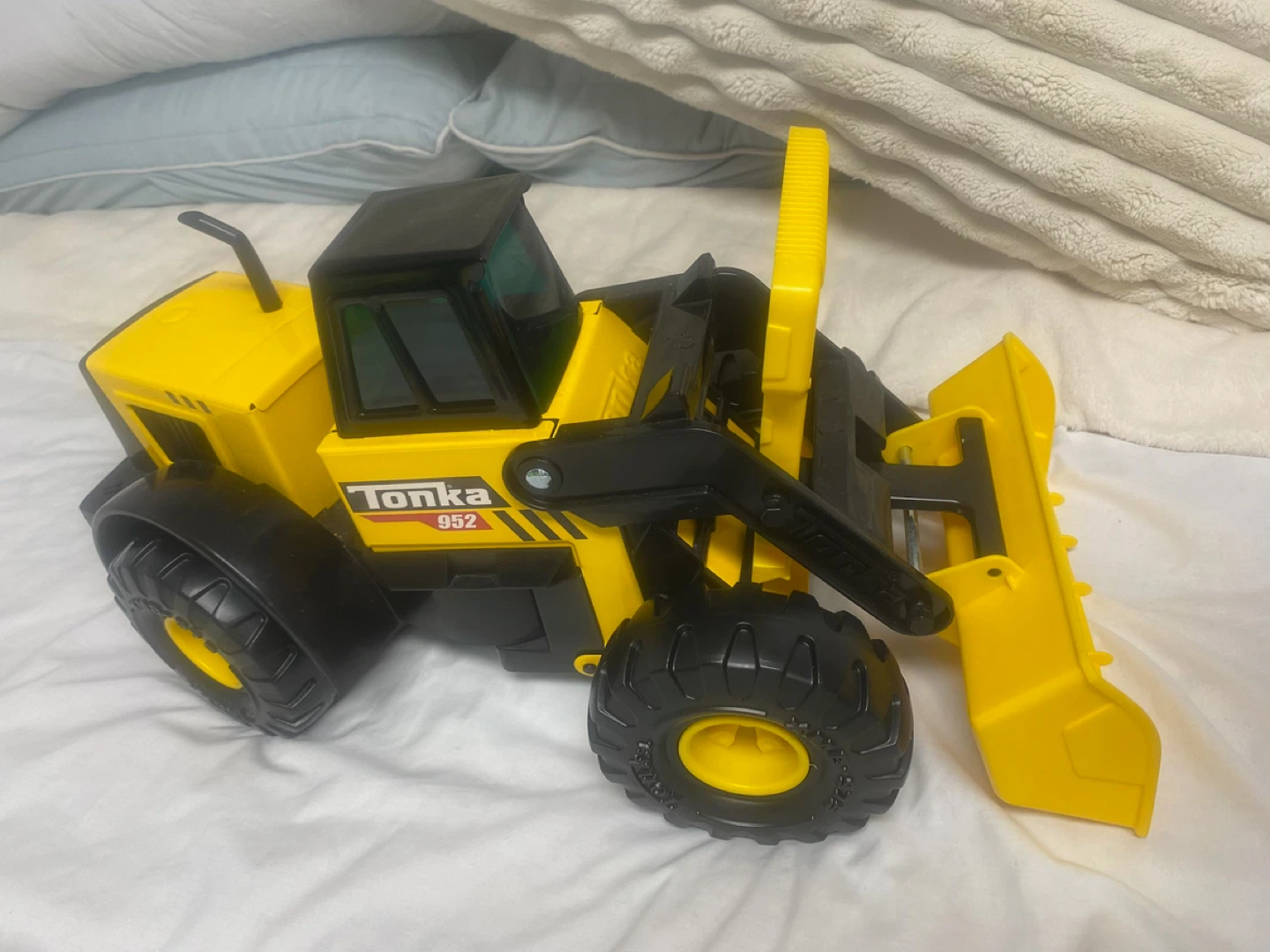 Tonka 952 Front Loader Toy