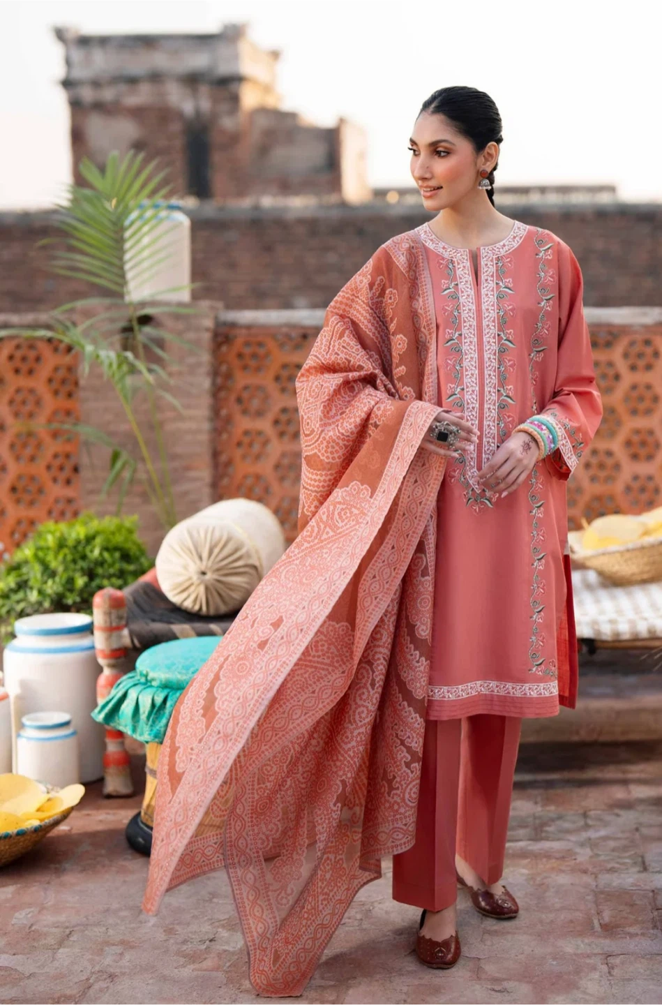 Nishat Linen Embroidered Kurti and Pants - photo 2