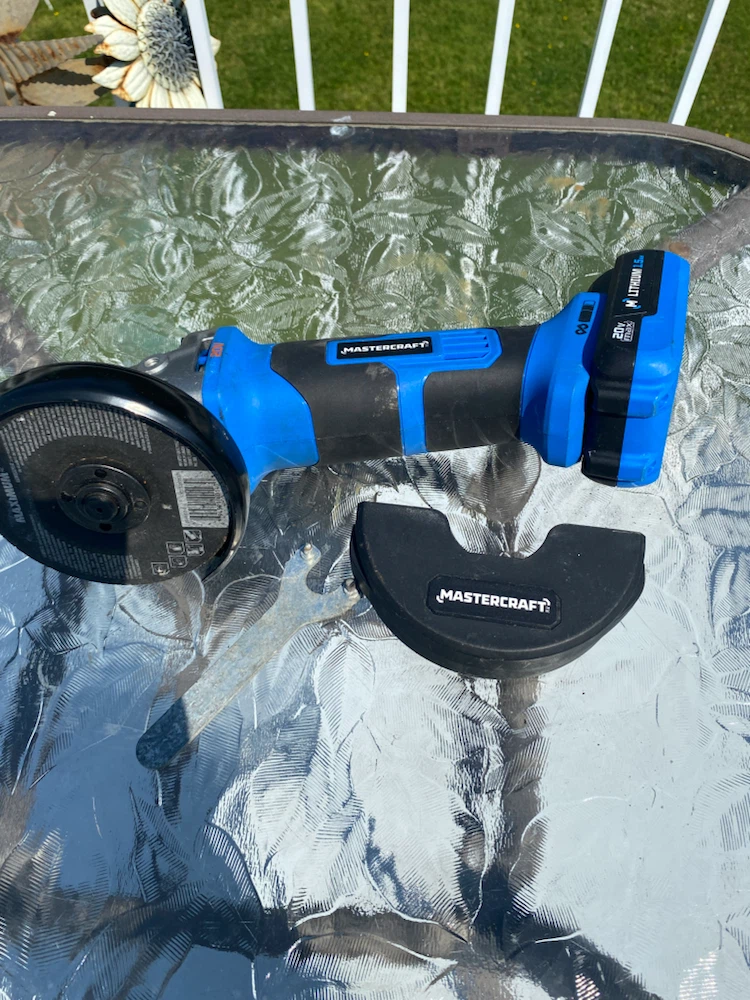 Mastercraft Cordless Angle Grinder with 20V Lithium Battery - photo 2
