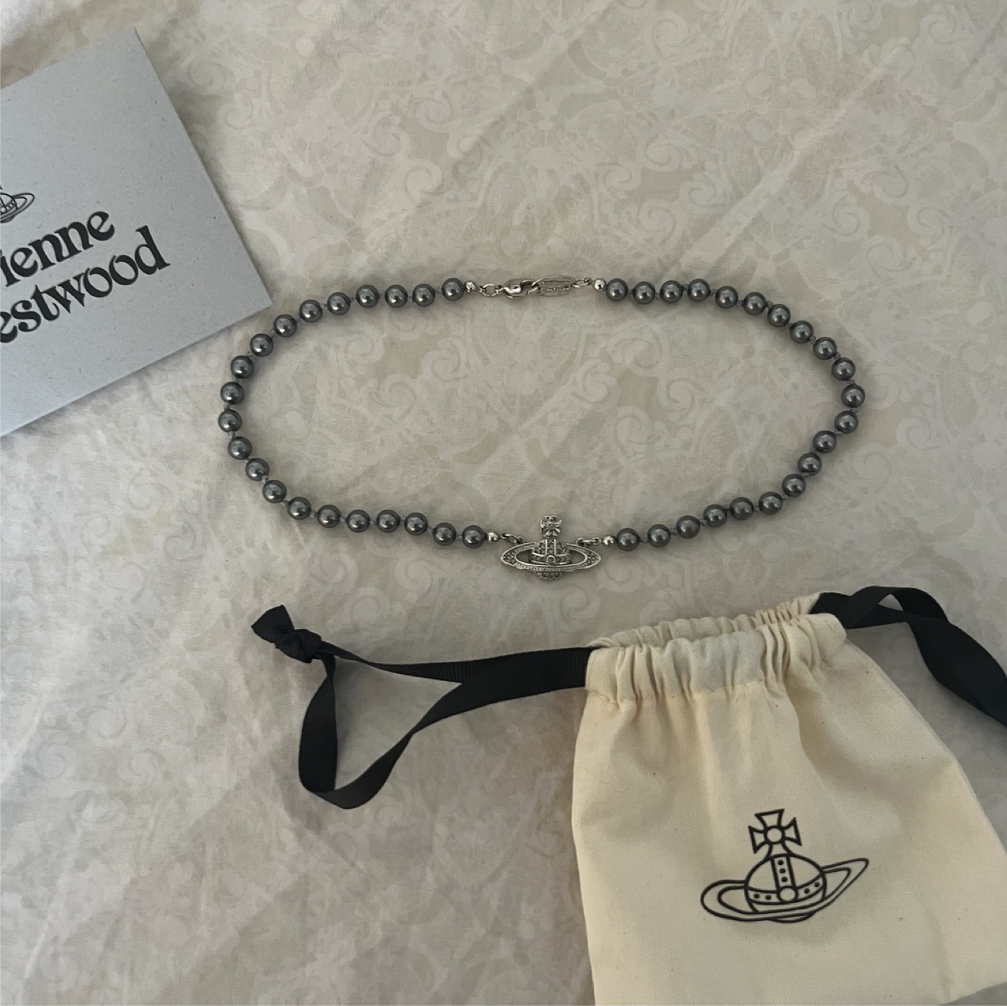 Vivienne Westwood Mini Bas Relief Pearl Necklace!!!