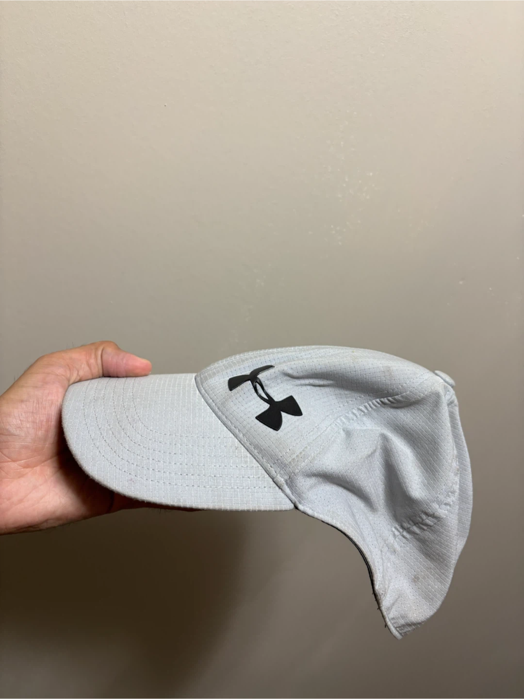 Under Armour Grey Cap in good condition - photo 2
