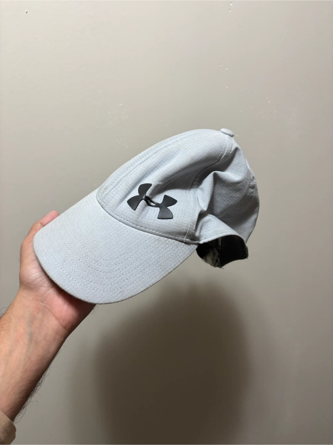 Under Armour Grey Cap in good condition - photo 4
