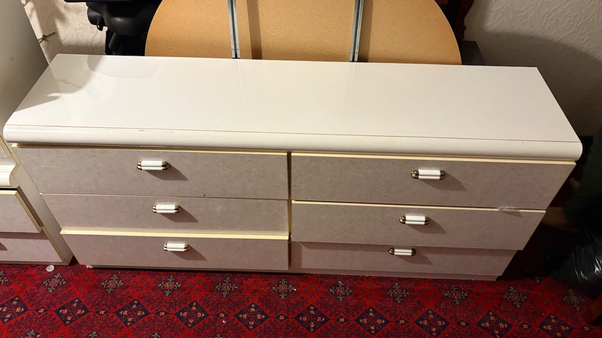 White Dresser set