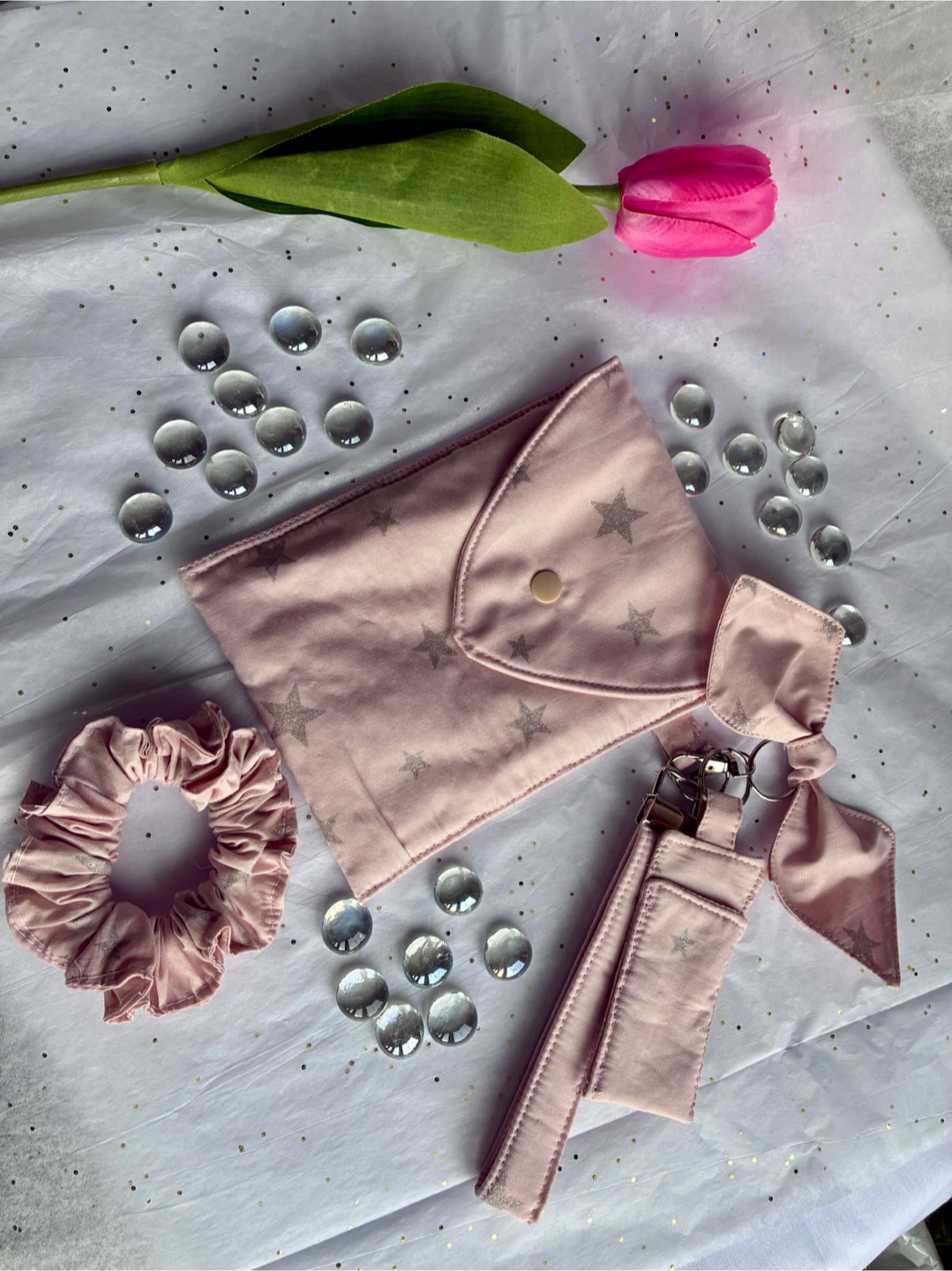 ✨ Handmade Fabric Treasures 〰️ Wristlets, Scrunchies & More ✨ - photo 2