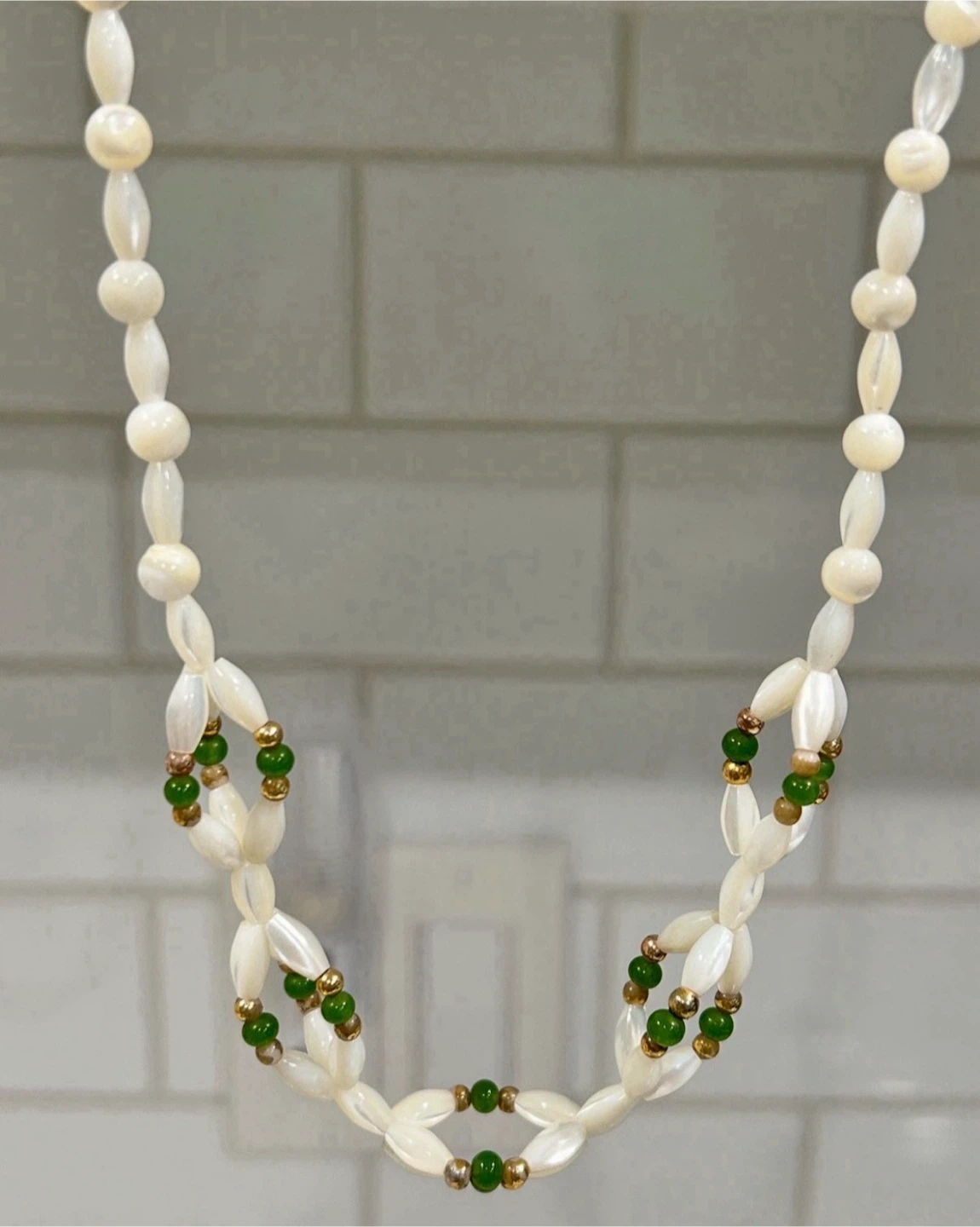 Vintage White Beaded Necklace w/ Green Accents - photo 3