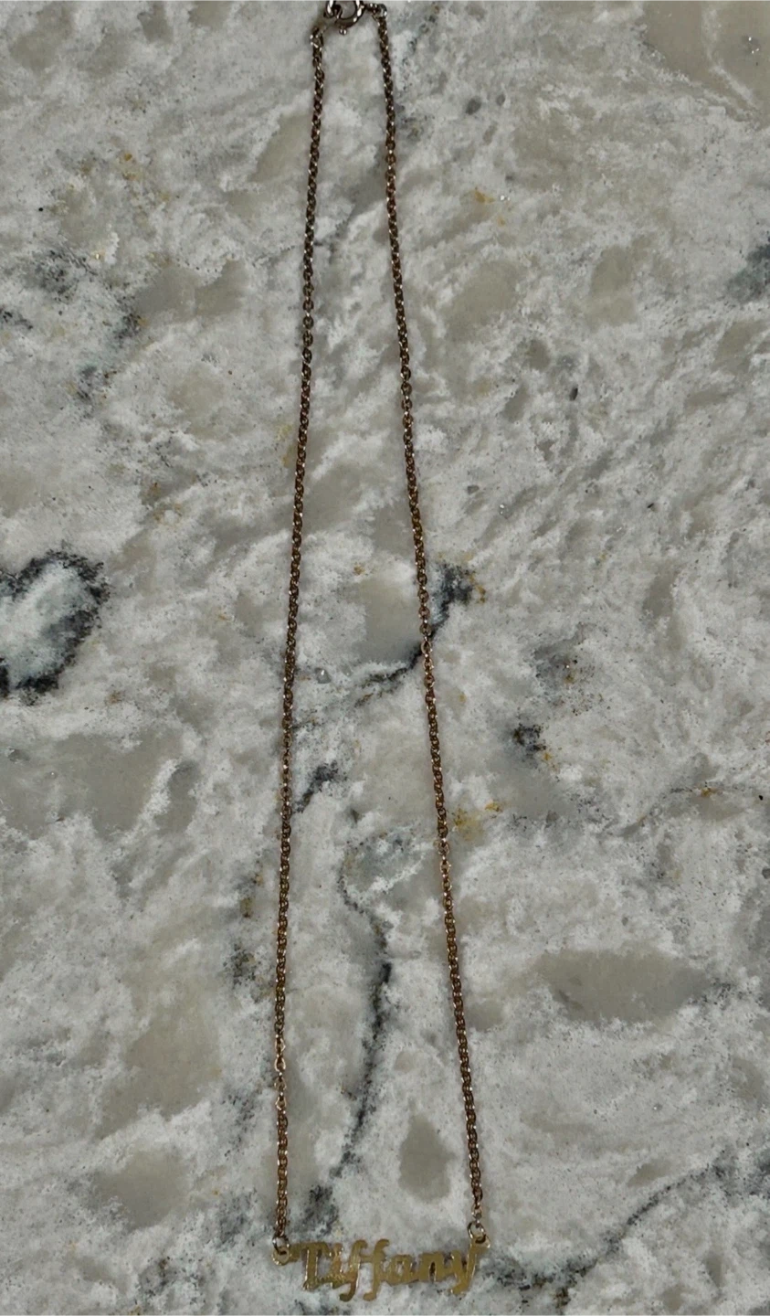 Gold Tone ‘Tiffany’ Name Necklace Pendant” (SN Stamp) - photo 2