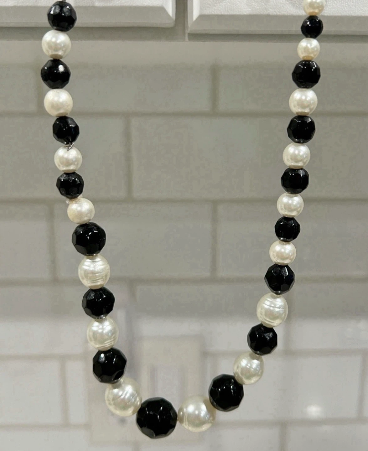 Black and White Beaded Necklace - photo 3