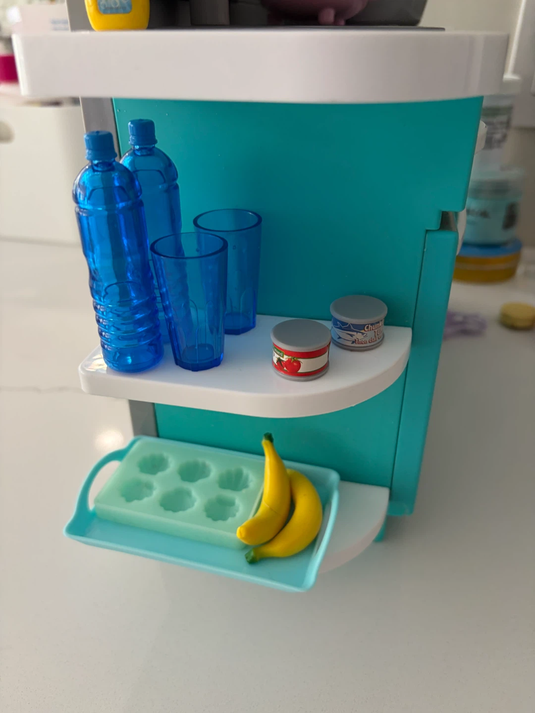 My life as kitchen set and fridge - photo 3