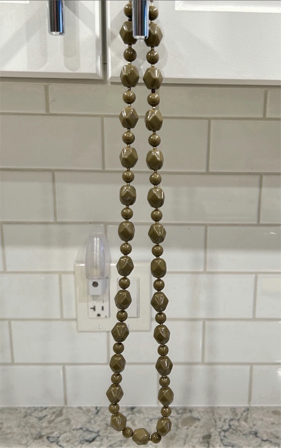 Olive Green Bead Necklace – Geometric Retro Statement Piece - photo 2