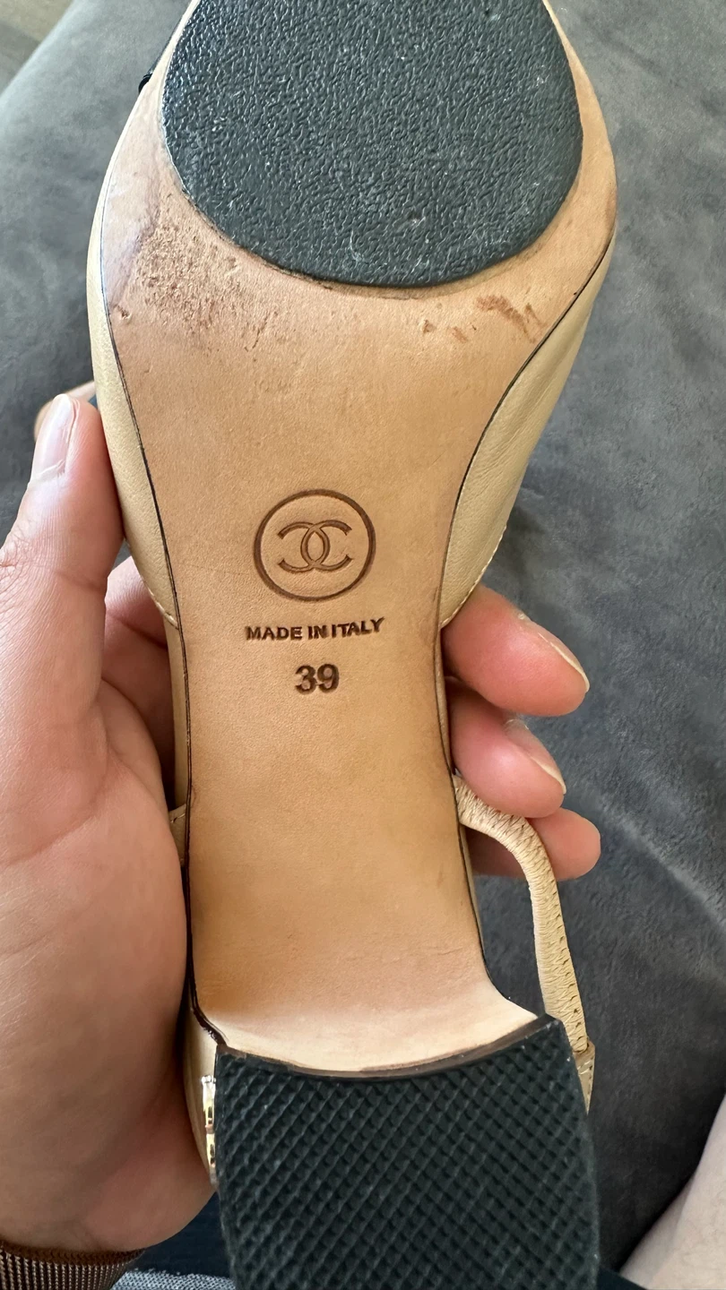 Chanel Two-Tone Slingback Heels Size 39 - photo 2