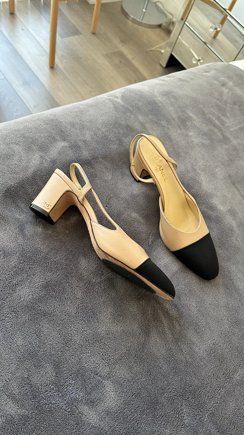 Chanel Two-Tone Slingback Heels Size 39 - photo 3