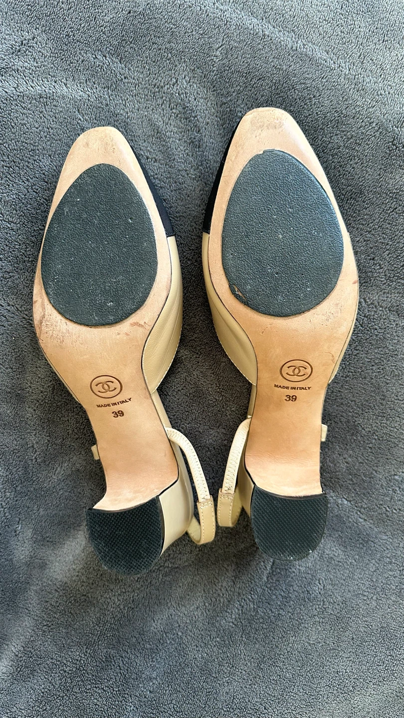 Chanel Two-Tone Slingback Heels Size 39 - photo 5