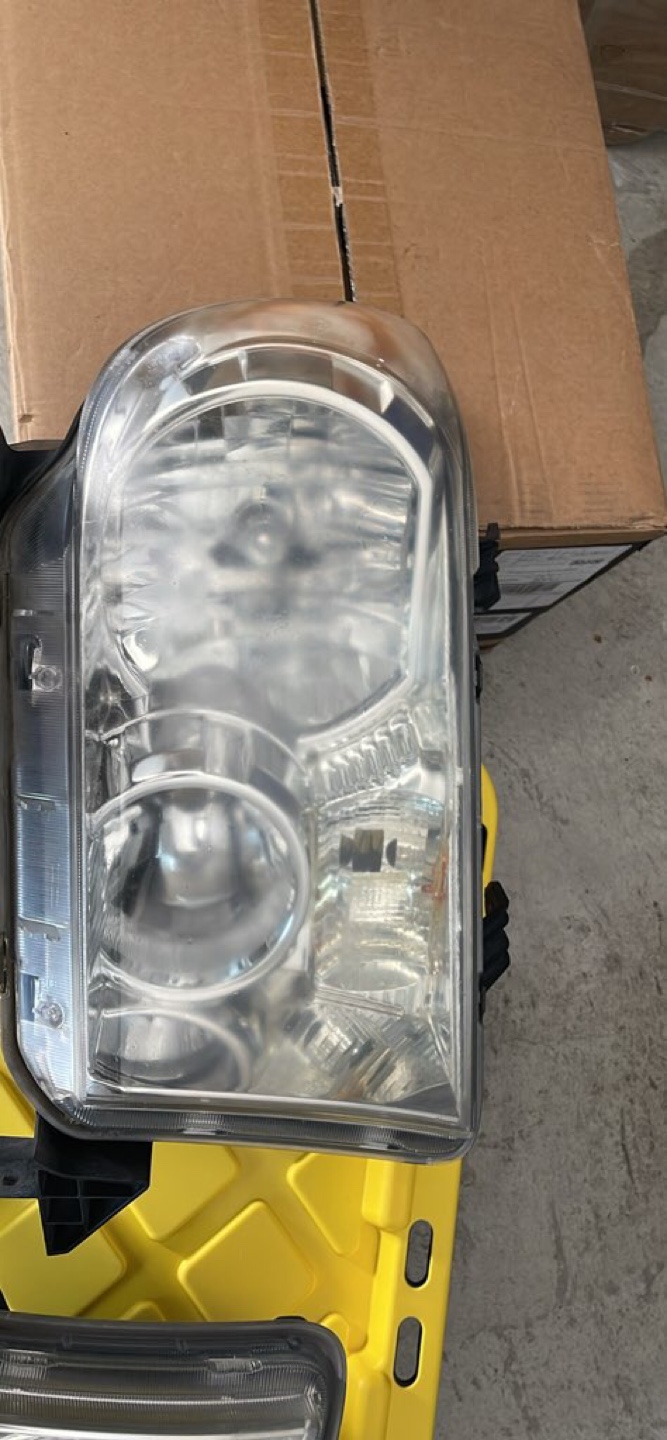 2009 Toyota Tundra Headlight Assembly - photo 4